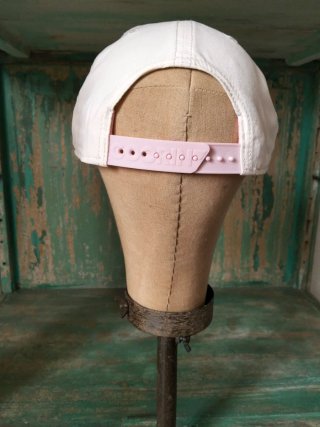 Gorra Goorin Bros Blanca y Rosa