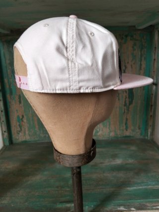 Gorra Goorin Bros Blanca y Rosa