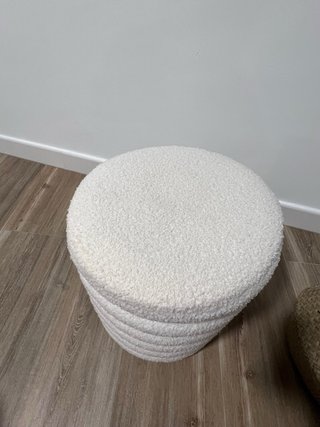 Puf de borrego blanco