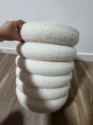 Puf de borrego blanco