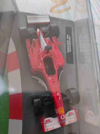Modellino Ferrari F2002 Michael Schumacher