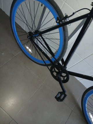 Bicicleta 28"Fixtyle Nera Ruote Blu