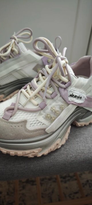 Sapatilhas novas rosa e branco