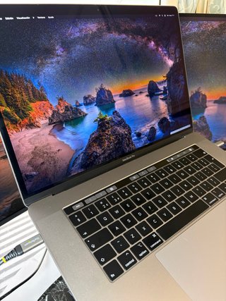 MacBook Pro 2018 16GB RAM / 256GB SSD
