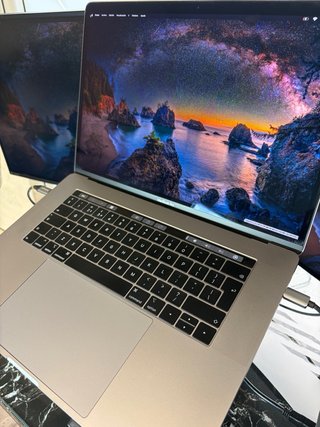 MacBook Pro 2018 16GB RAM / 256GB SSD