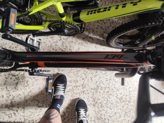 Bicicleta Monty 139race Negra y Naranja