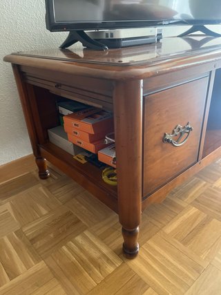 Mobile TV in legno