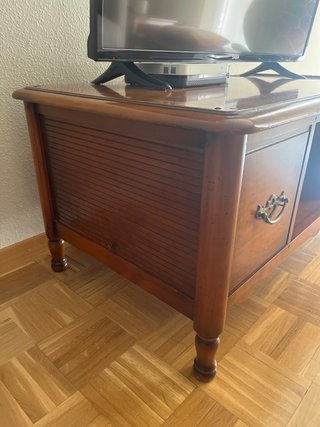 Mobile TV in legno