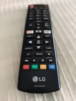 LG 27 Smart TV Blanca