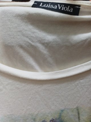 T-shirt in viscosa con stampa floreale