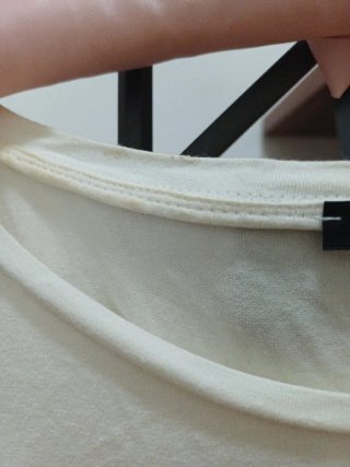 T-shirt in viscosa con stampa floreale