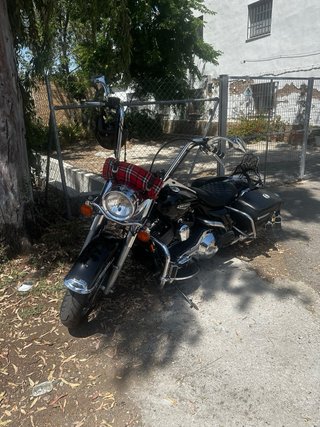 Harley Davidson Road King Negra