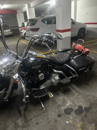Harley Davidson Road King Negra