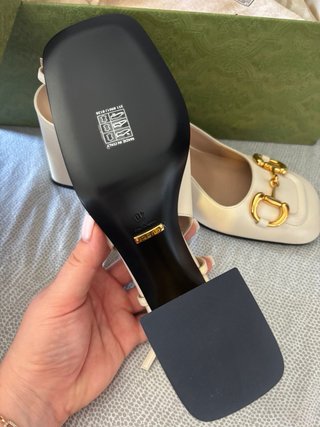 Scarpe Gucci con tacco e fibbia oro