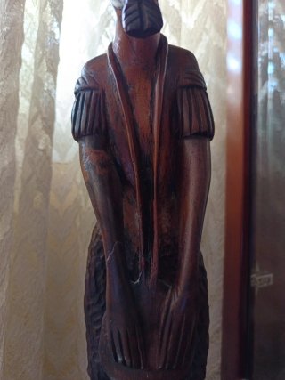 Escultura madera tallada figura africana