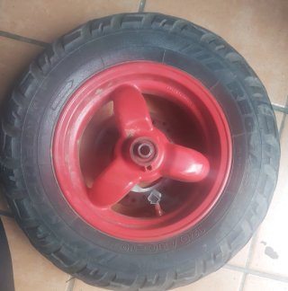 Rueda de scooter con disco de freno