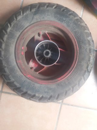 Rueda de scooter con disco de freno