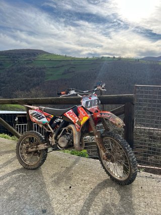 Moto KTM 85cc Cross Nieve
