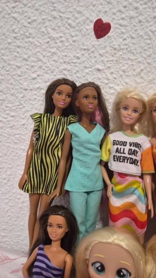 Lote de 8 Muñecas Barbie y Similares