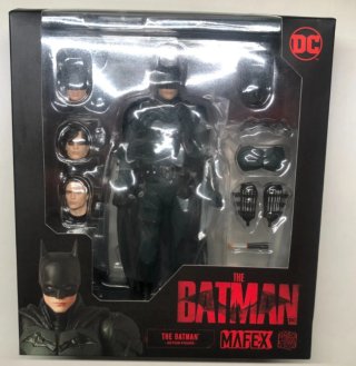 Mafex The Batman 2022 (Pattinson) Figura