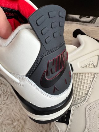 Zapatillas Jordan Beige y Blanco
