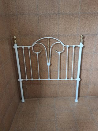 Cabecero de forja blanco y dorado