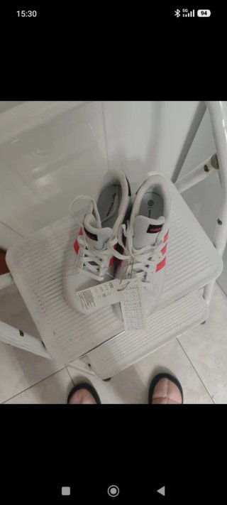 Zapatillas Adidas Blancas y Rojas