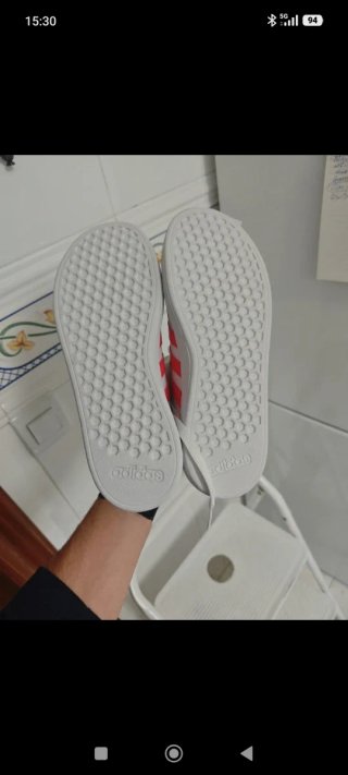 Zapatillas Adidas Blancas y Rojas