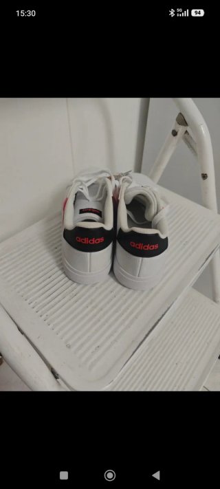 Zapatillas Adidas Blancas y Rojas