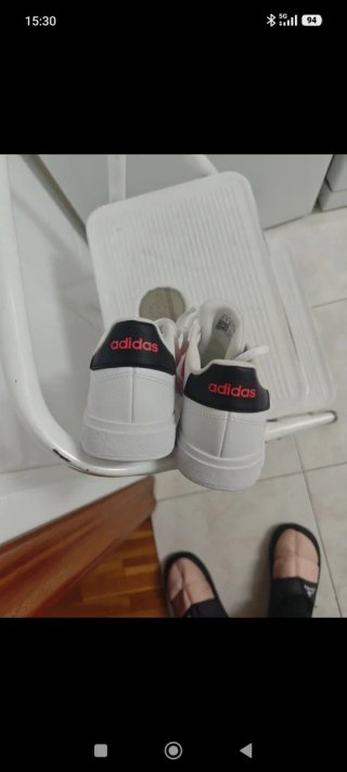 Zapatillas Adidas Blancas y Rojas