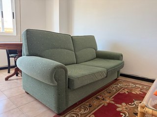 Divano a 2 posti verde con stampa
