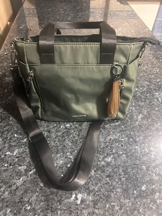 Bolso verde militar con bandolera