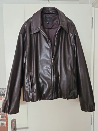 Cazadora Zara efecto piel marrón