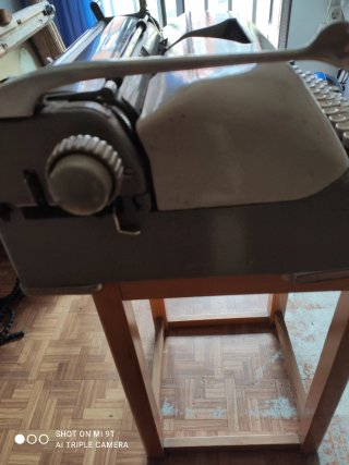 Máquina de escribir Adler