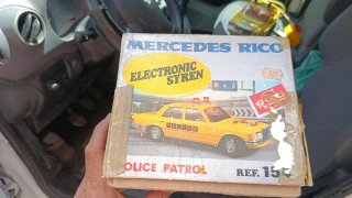 Coche Policía Mercedes rico   caja vacia