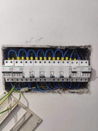 Técnicos en instalaciones eléctricas y automáticas