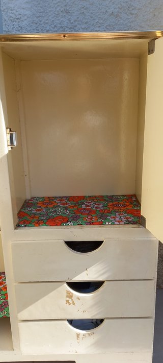 Guardaroba per bambole con design per bambini
