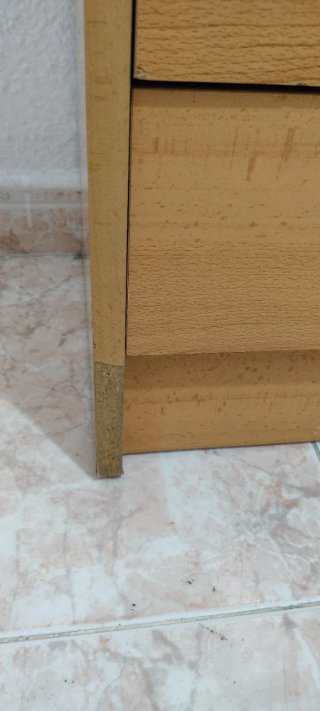 Mesita de noche de madera