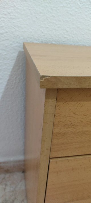 Mesita de noche de madera