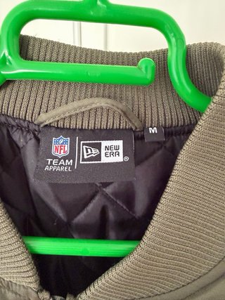 Chaqueta Bomber New Era Raiders Verde Militar