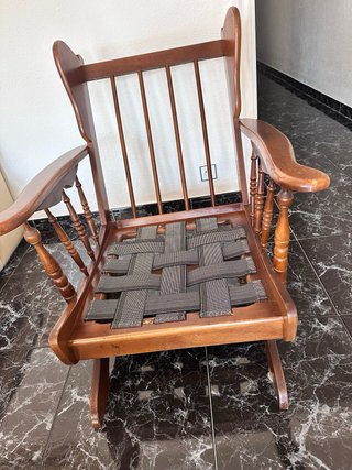Sillón mecedora madera roble y tela floral