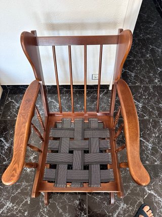 Sillón mecedora madera roble y tela floral