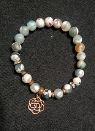 Bracciale pietre naturali con ciondolo fiore