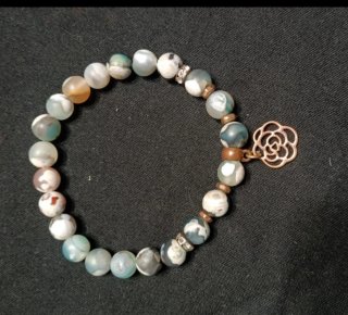 Bracciale pietre naturali con ciondolo fiore