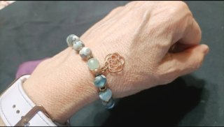 Bracciale pietre naturali con ciondolo fiore