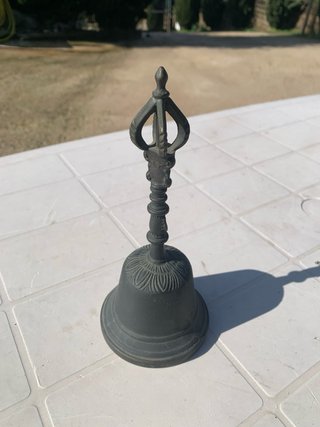 Campana antica bronzo decorata