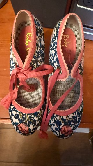 Scarpe con tacco Ruby Shoo floreali rosa