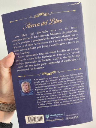 Libro Un año de Perdón con firma autora