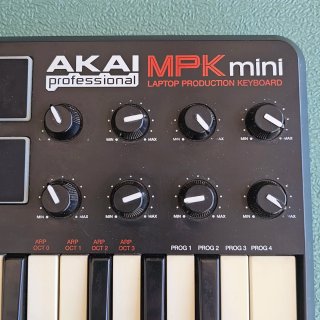 Akai MPK Mini Teclado Producción