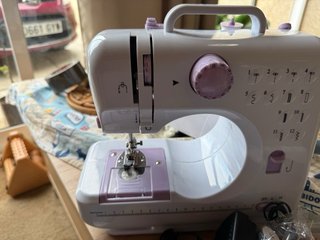 Máquina de coser portátil